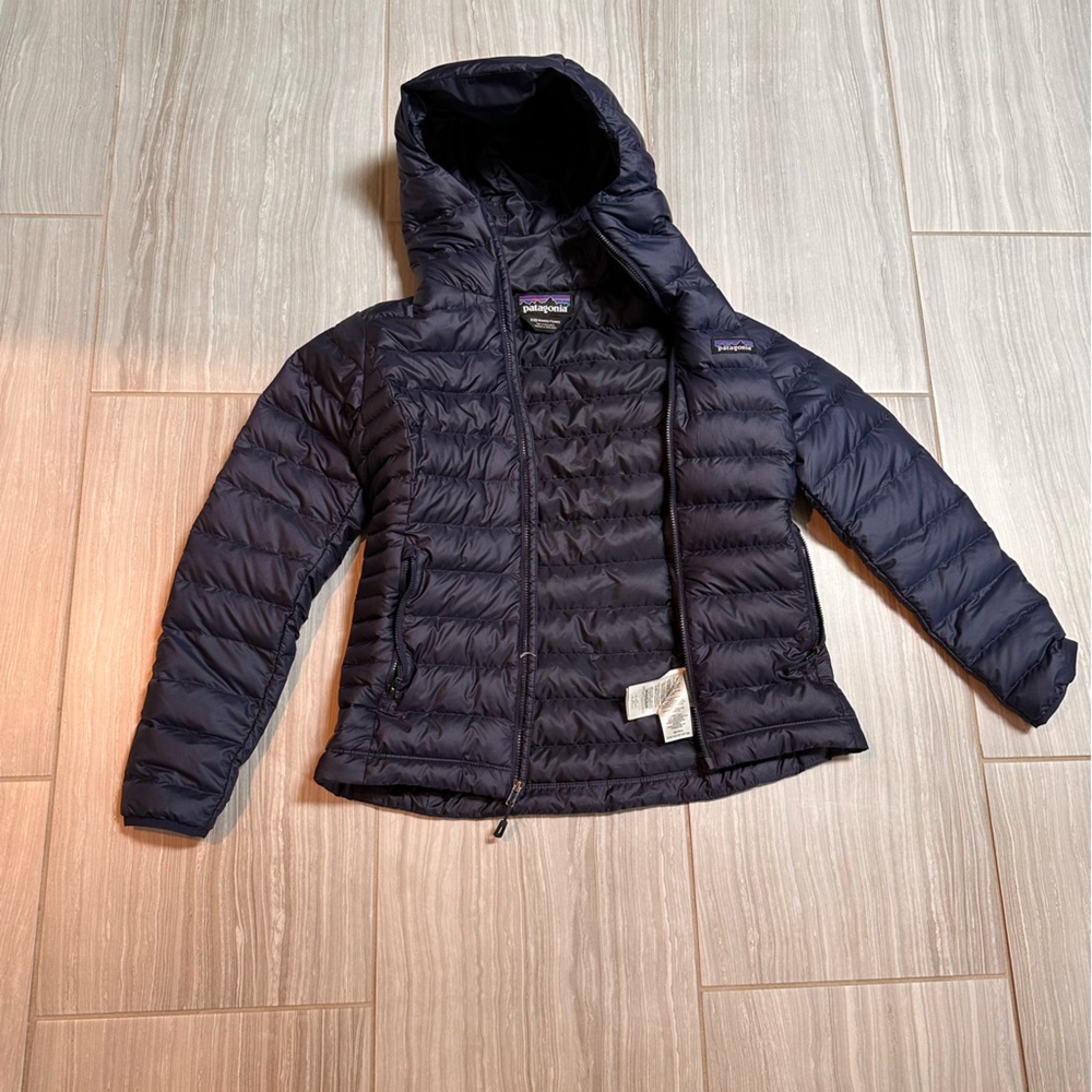 Patagonia EUC xxs dark blue down hooded jacket